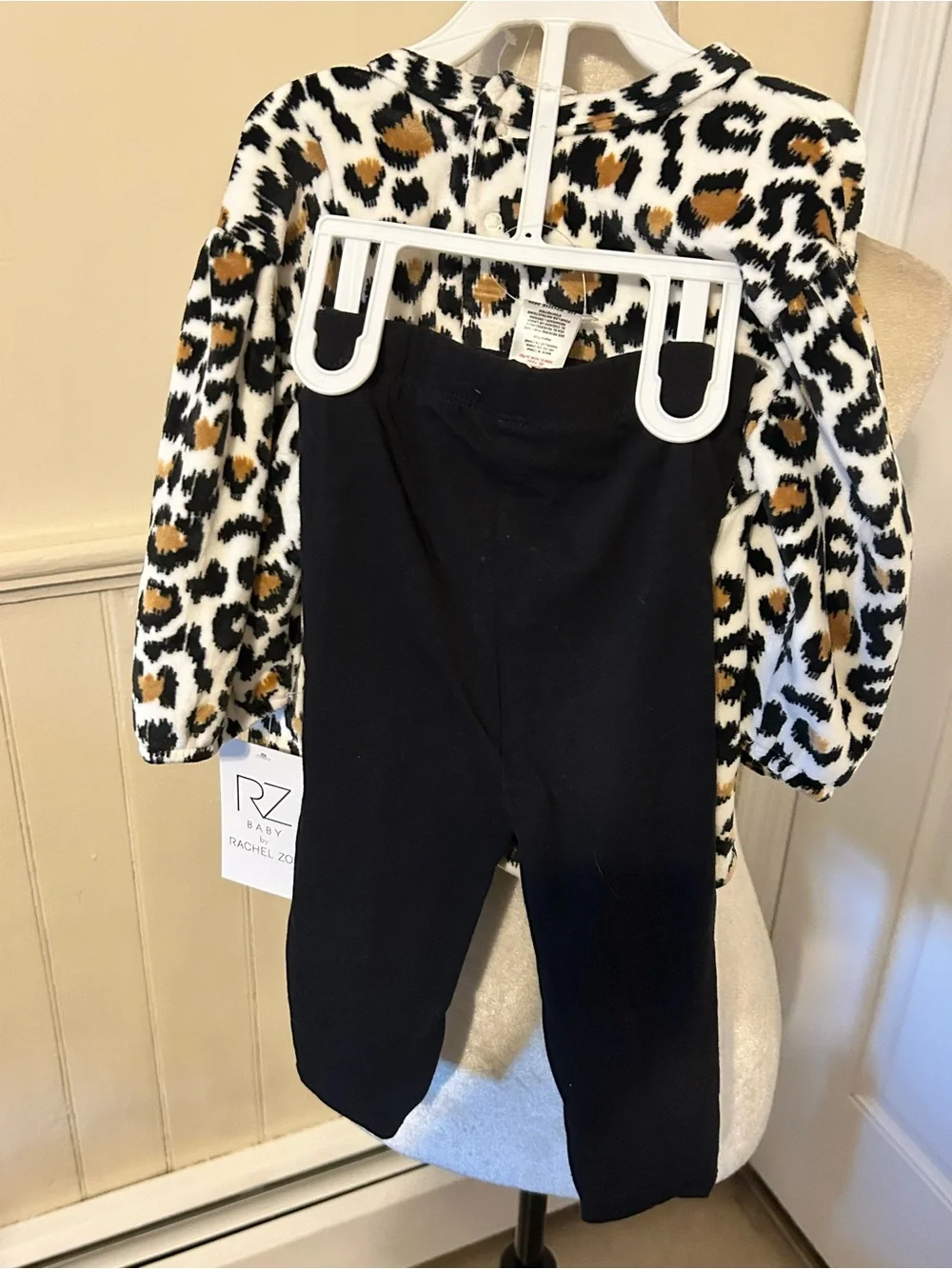 NWT RZ Baby By Rachel Zoe 3-Piece Leopard Fleece Set Leggings/Sunglasses/12 M